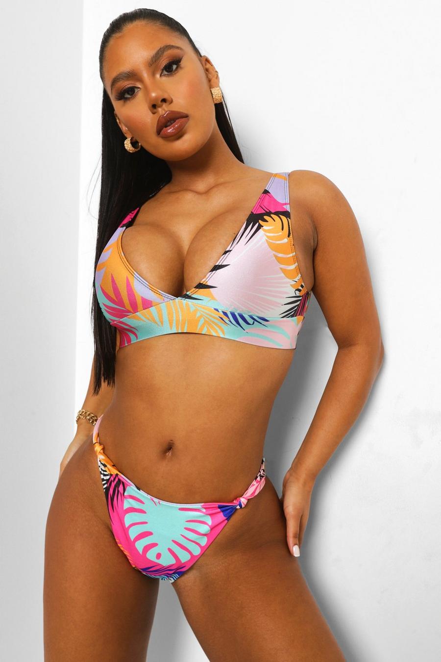 Black Bikinitrosa med knutar, hög benskärning och tropiskt mönster image number 1