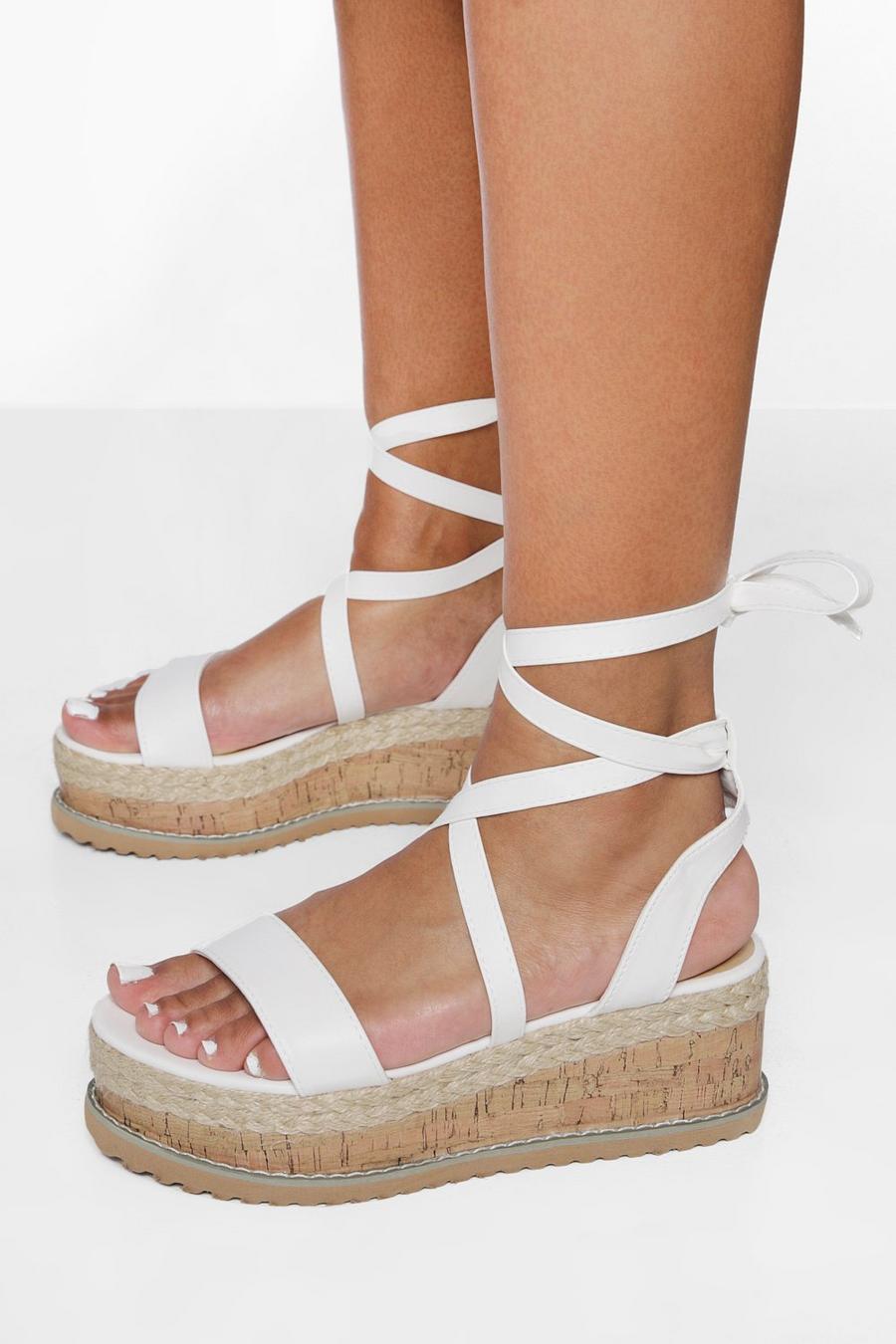 White Sandaler med flatformsula och bred passform