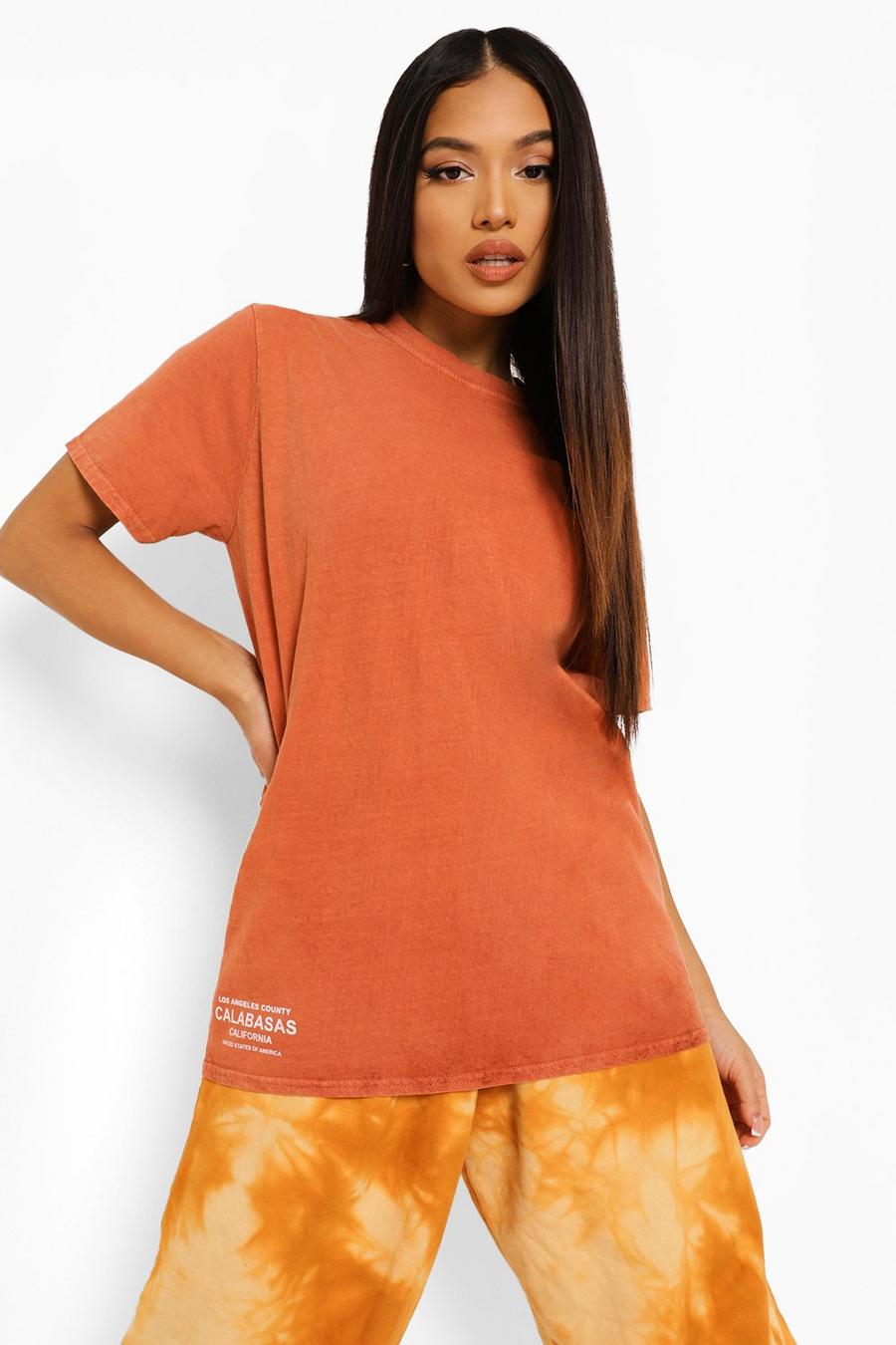 Orange Petite - "Calabasas" Stentvättad t-shirt med tryck image number 1