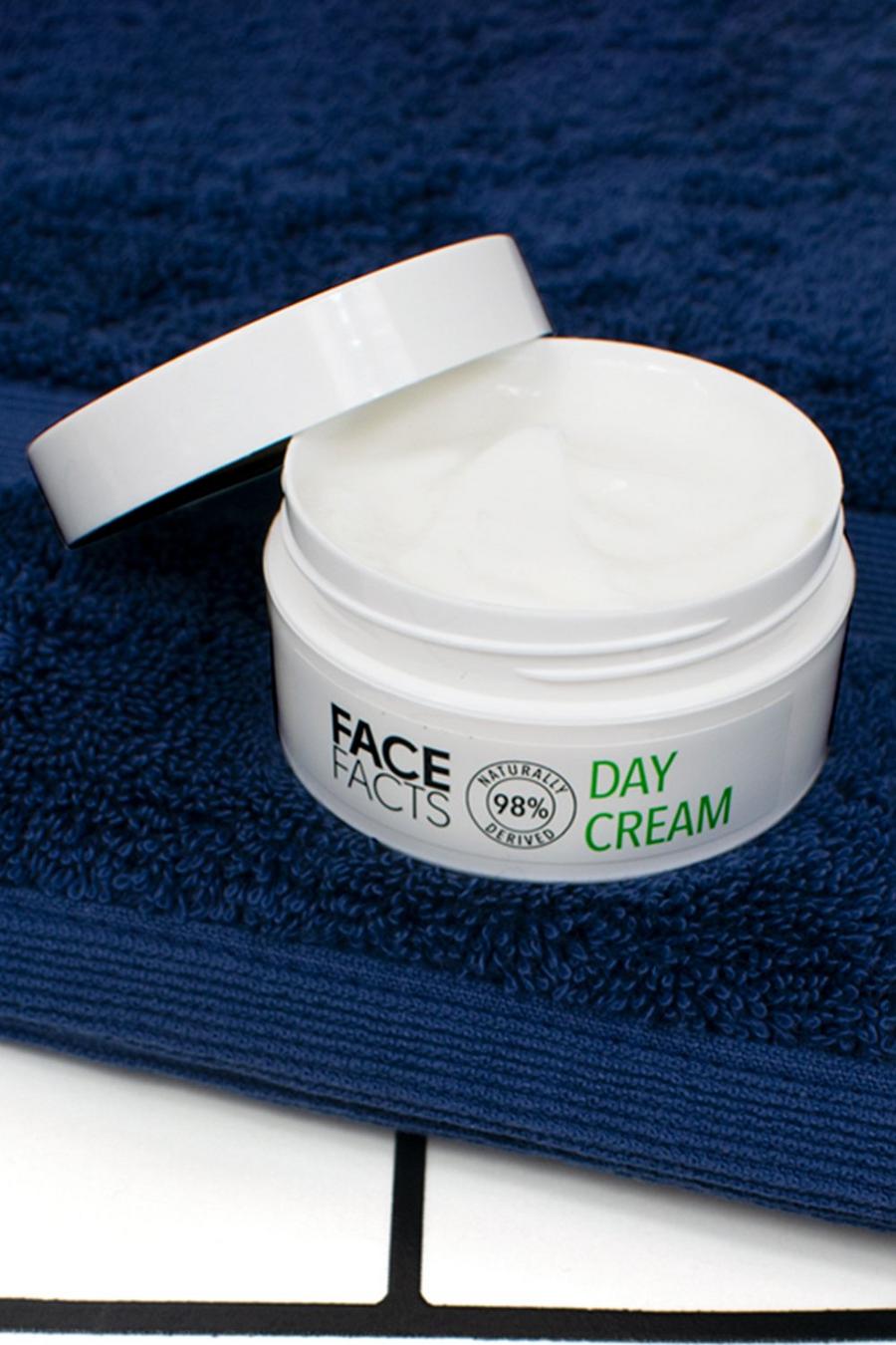 Crema facial de día 98% natural de Face Facts, Verde image number 1