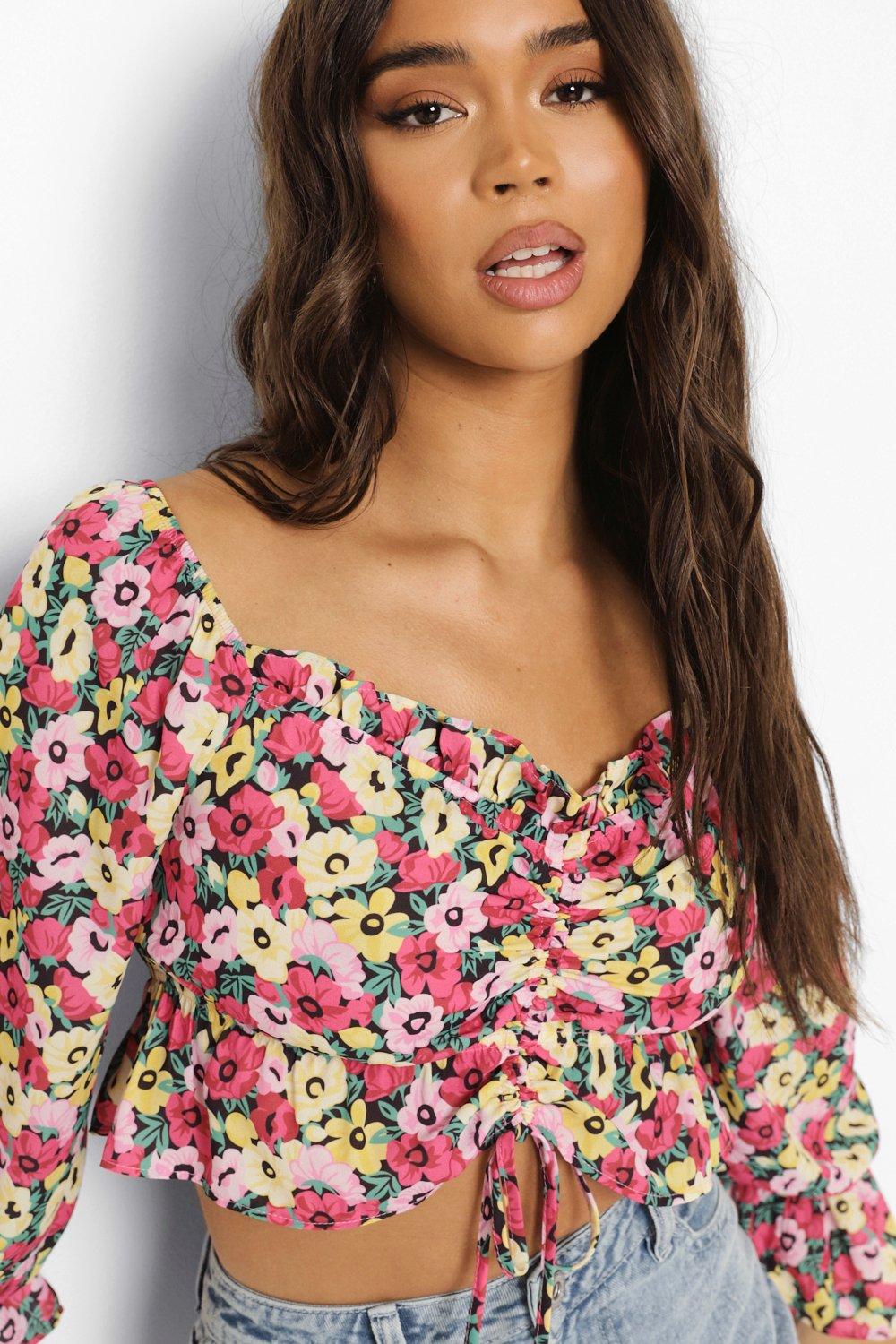 Crop top fronc fleuri manches longues et col bateau boohoo