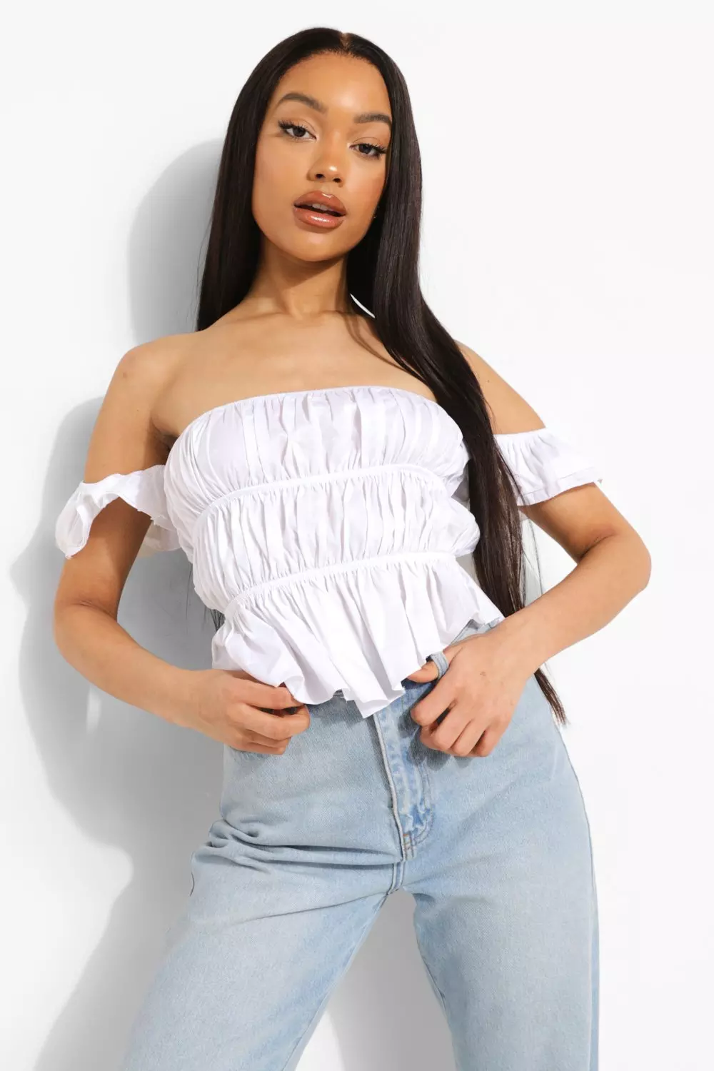 White Shirred Short Bardot Crop Top صورة بديلة