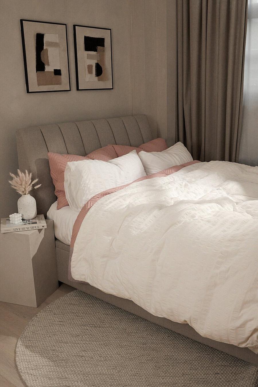 לבן סט כיסוי מיטה זוגי במראה קלאסי של פסים צרים  image number 1