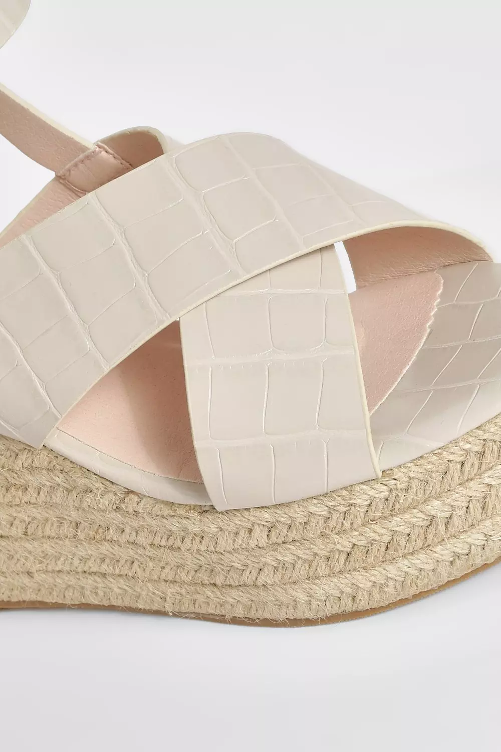 Off white صندل مقاس عريض بقصة ضرب و بطبعة جلد التمساح صورة بديلة