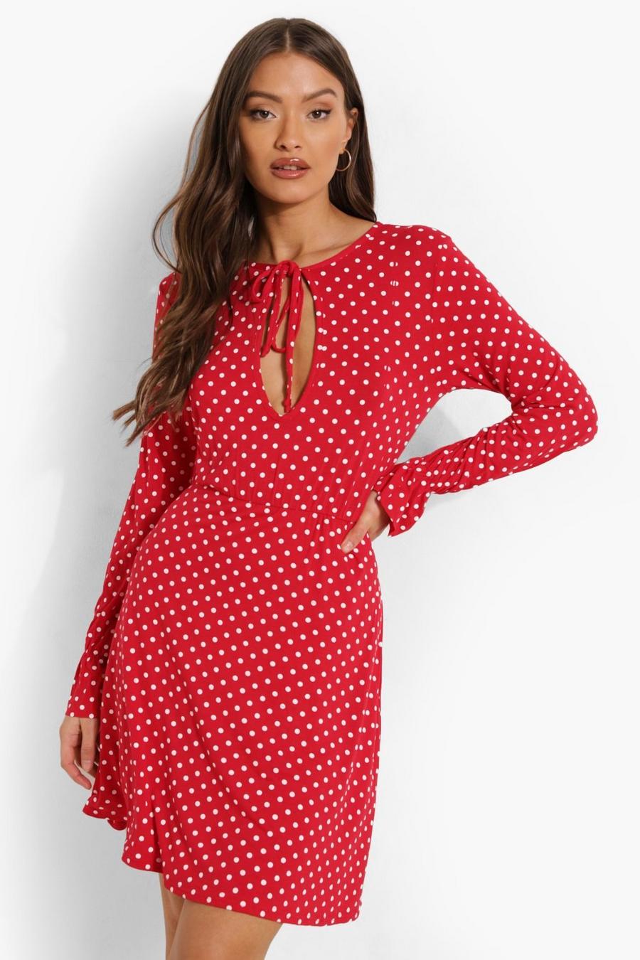 אדום שמלת סקייטר עם נקודות פולקה ומחשוף חור מנעול image number 1
