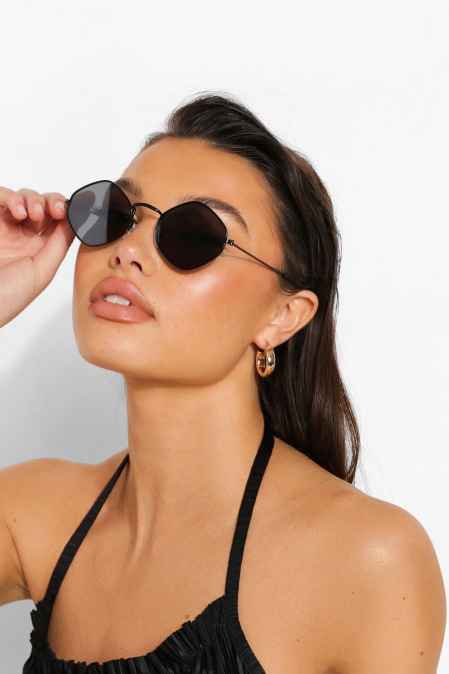 Black Diamond Shape Frame Sunglasses image number 1