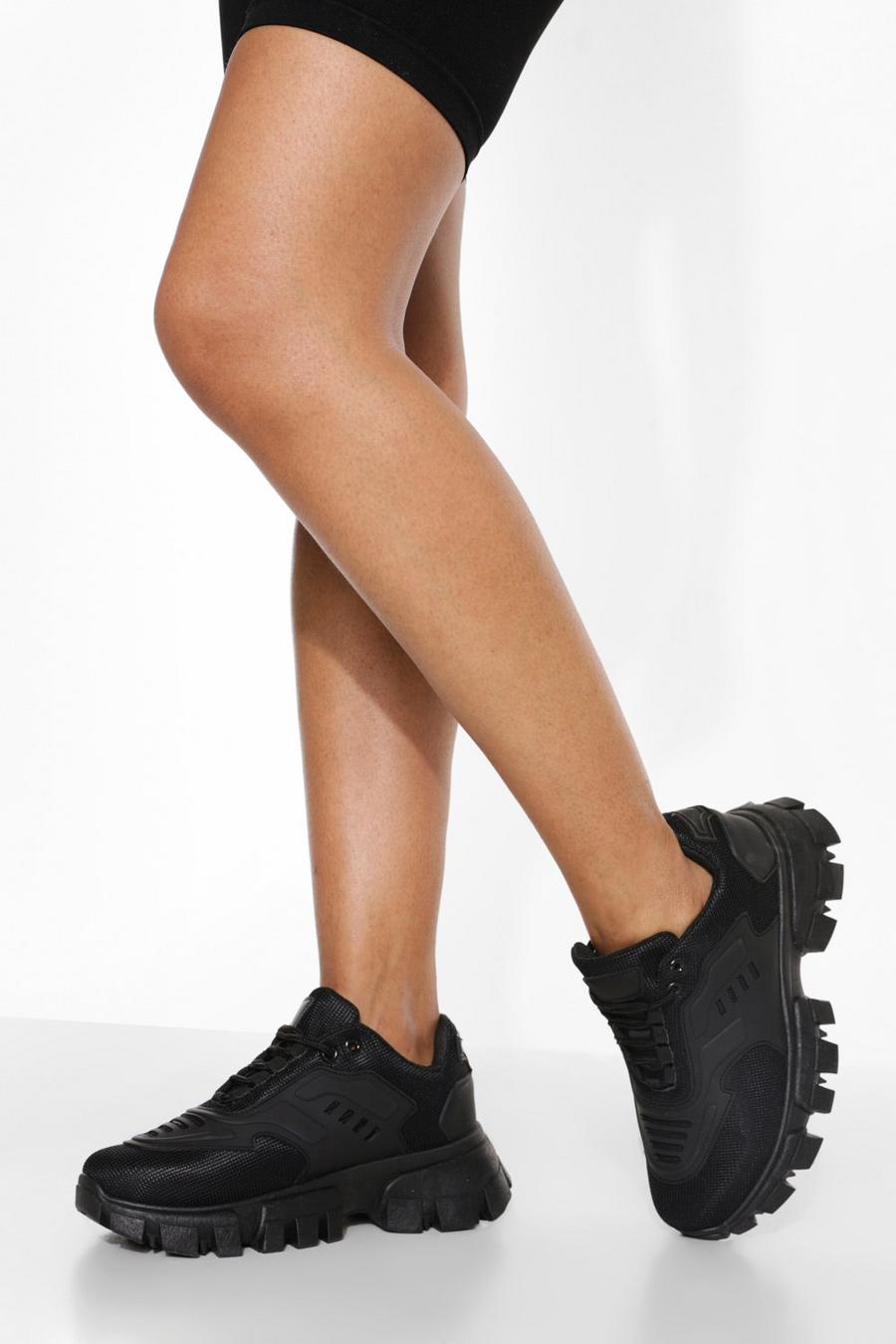 שחור נעלי ספורט עם סוליה מחורצת image number 1