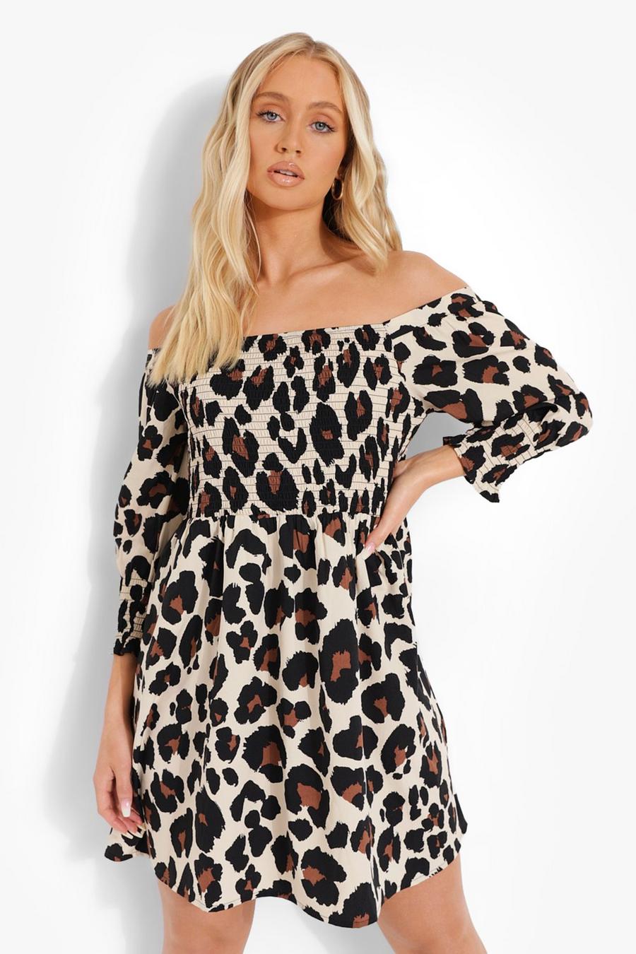 Schulterfreies Smok-Kleid mit Leopardenprint, Brown image number 1