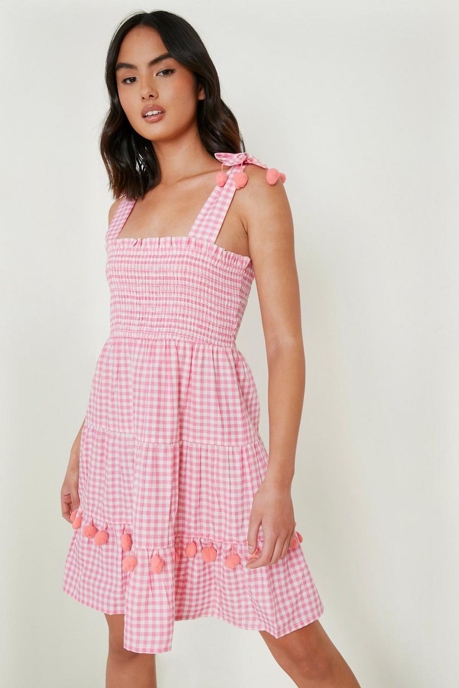 Gestuftes Gingham Smok-Kleid mit Pom-Poms, Pink
