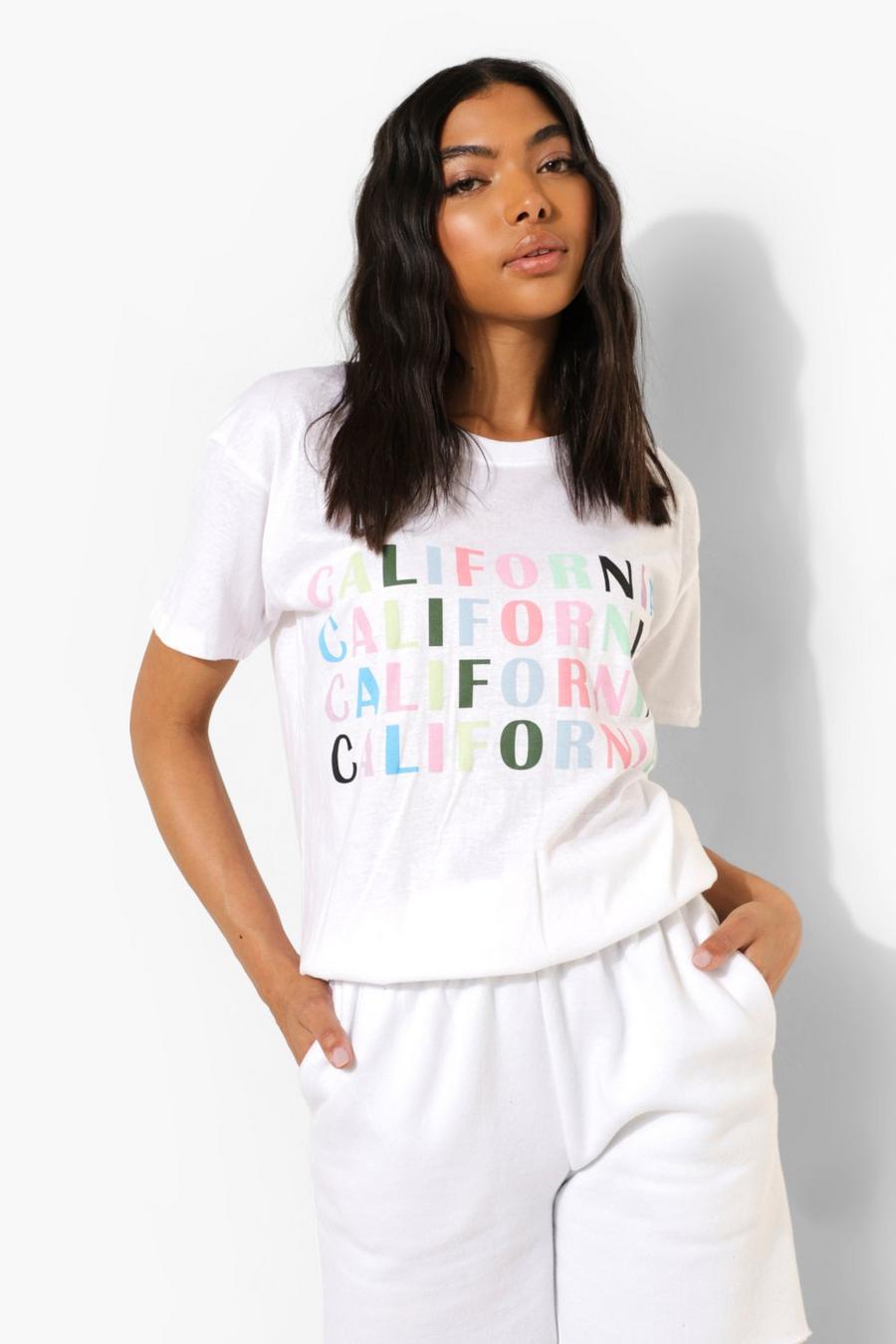לבן חולצה אוברסייז עם כיתוב California לנשים גבוהות  image number 1