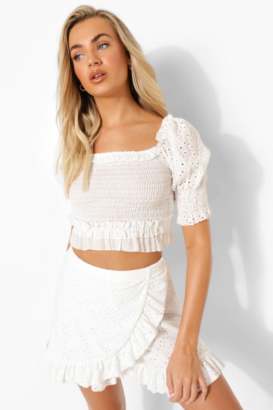 White Crop top med broderie anglaise, smock och puffärm image number 1