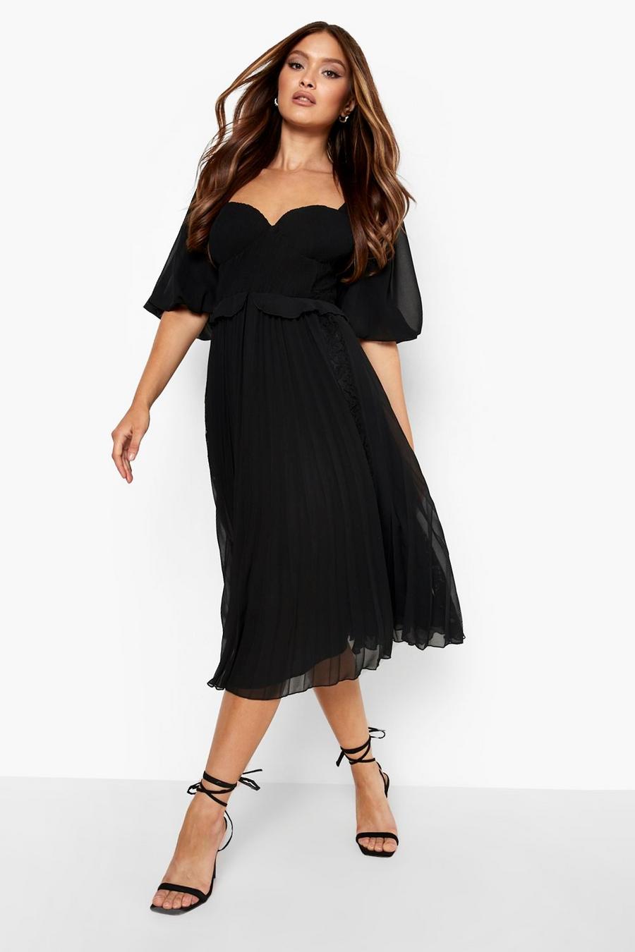 Black svart Kortärmad midiklänning med plisserad kjol