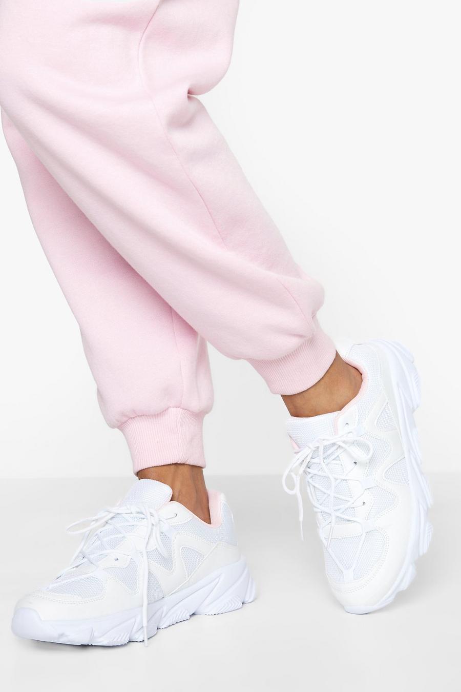 Scarpe da ginnastica a calzata ampia con pannelli in rete e suola spessa, White bianco