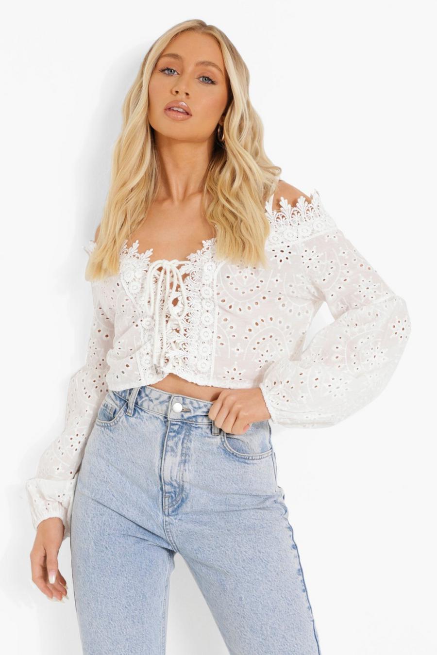 White Crop top med broderie anglaise image number 1