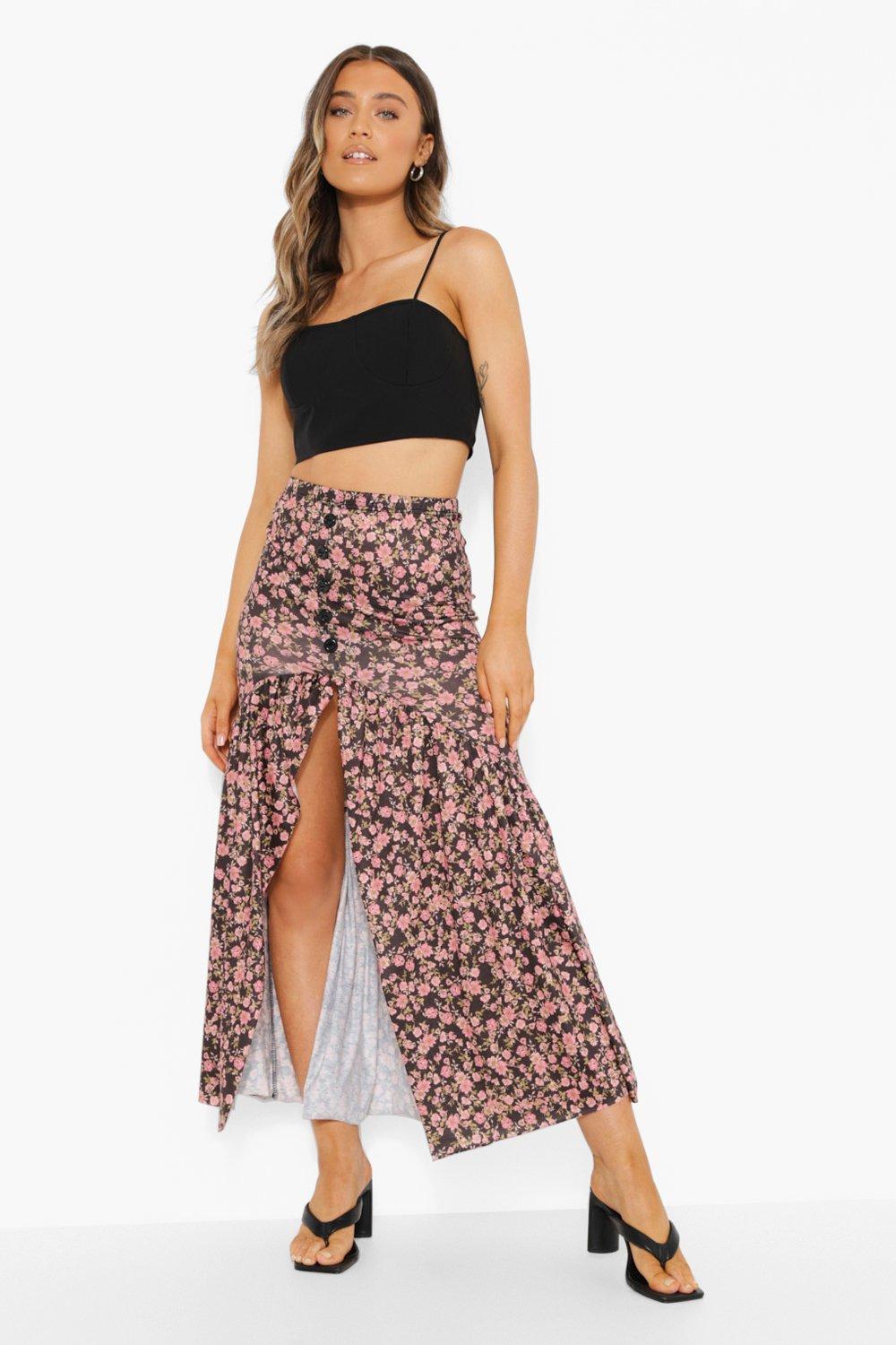 Falda maxi de flores con botones y bajo ondulado | boohoo ES