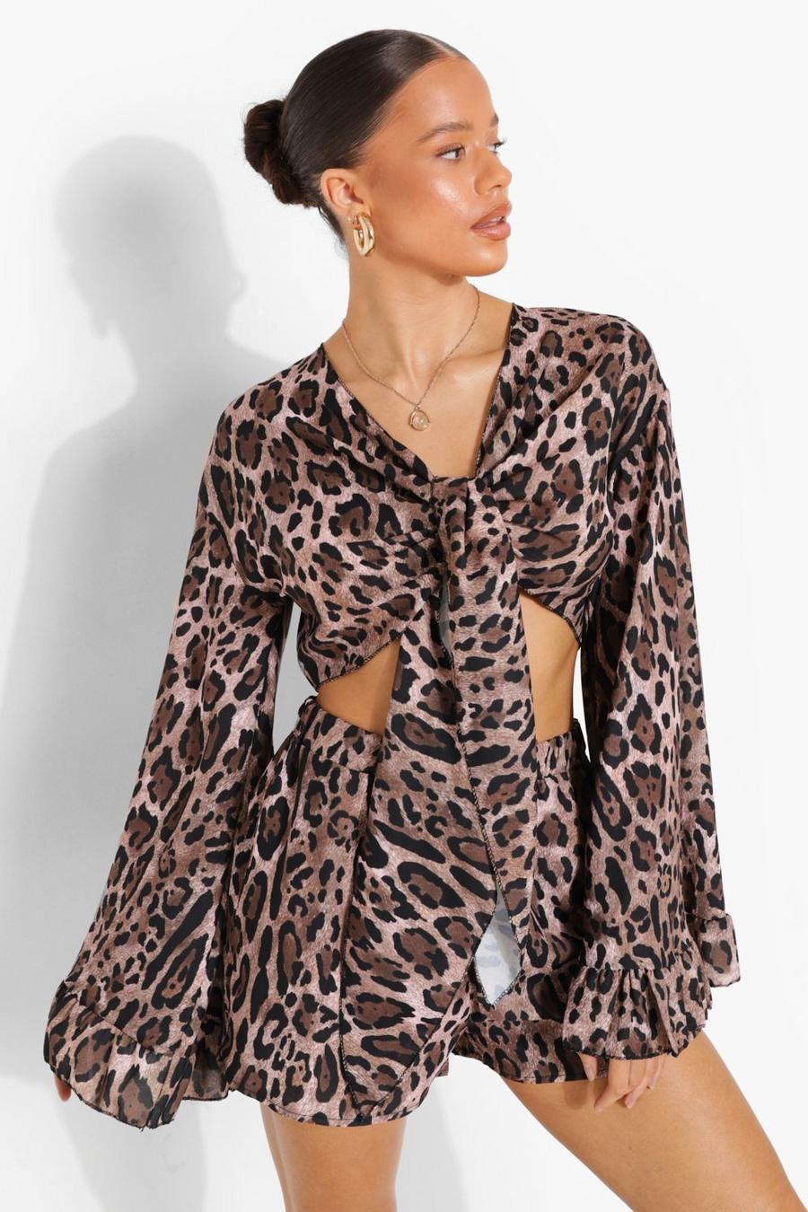 Conjunto de leopardo con pantalón corto con vuelo y top con mangas de campana, Brown image number 1