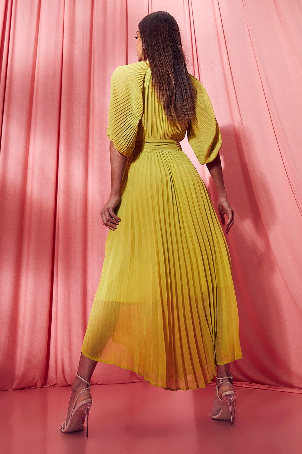 Pleated 2025 dress boohoo