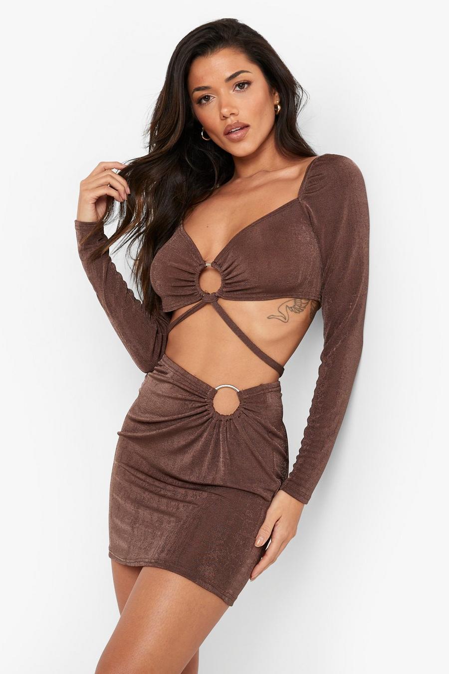 Minifalda y top corto sensual texturizado con anilla redonda, Chocolate image number 1