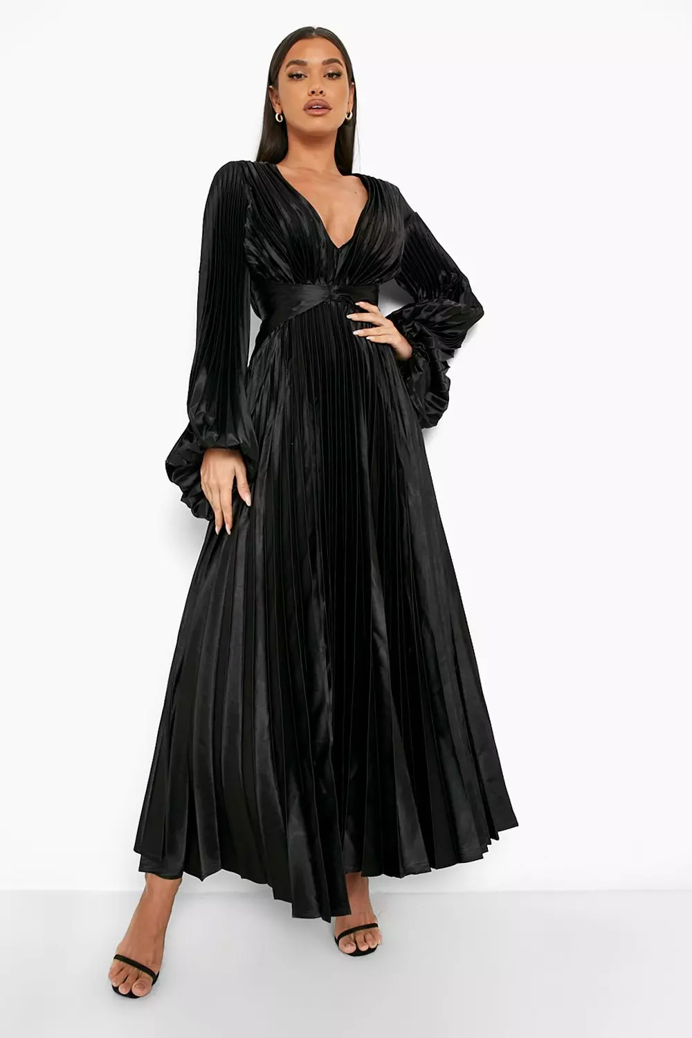 Black long store sleeve pleated dress