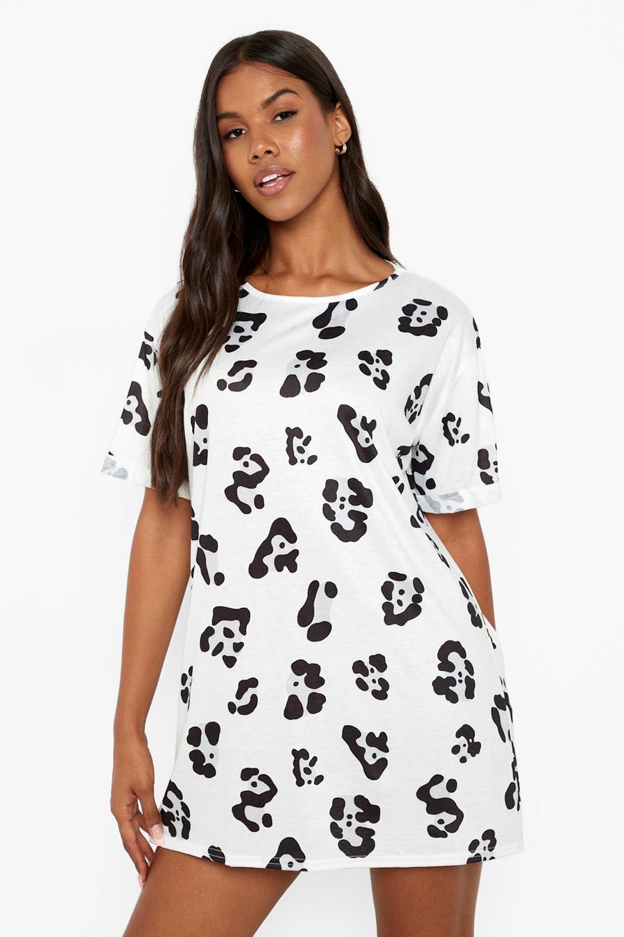 White Leopardmönstrad t-shirtklänning image number 1
