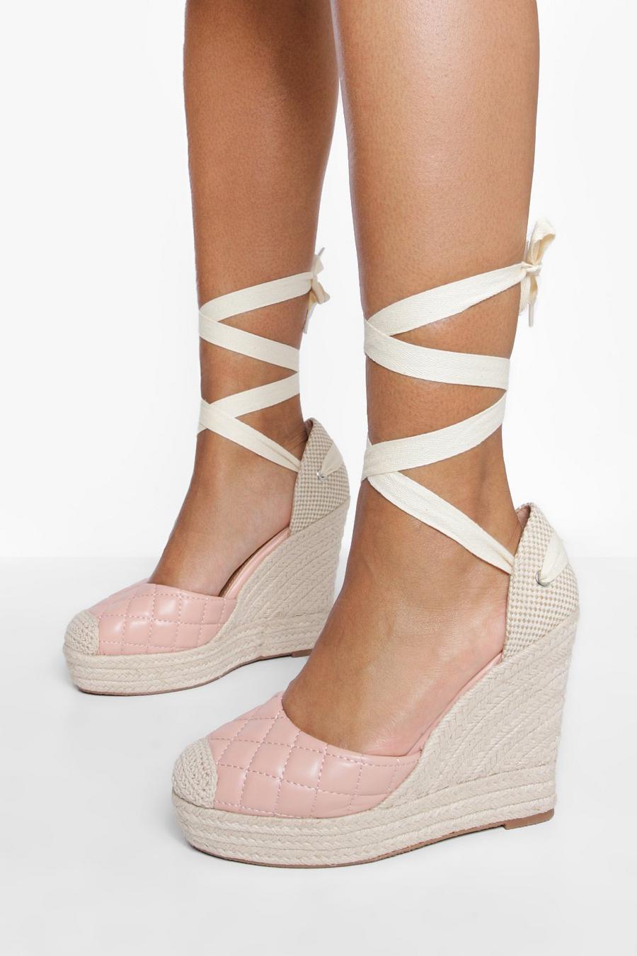 Light pink Quiltade sandaletter med knytband och kilklack image number 1