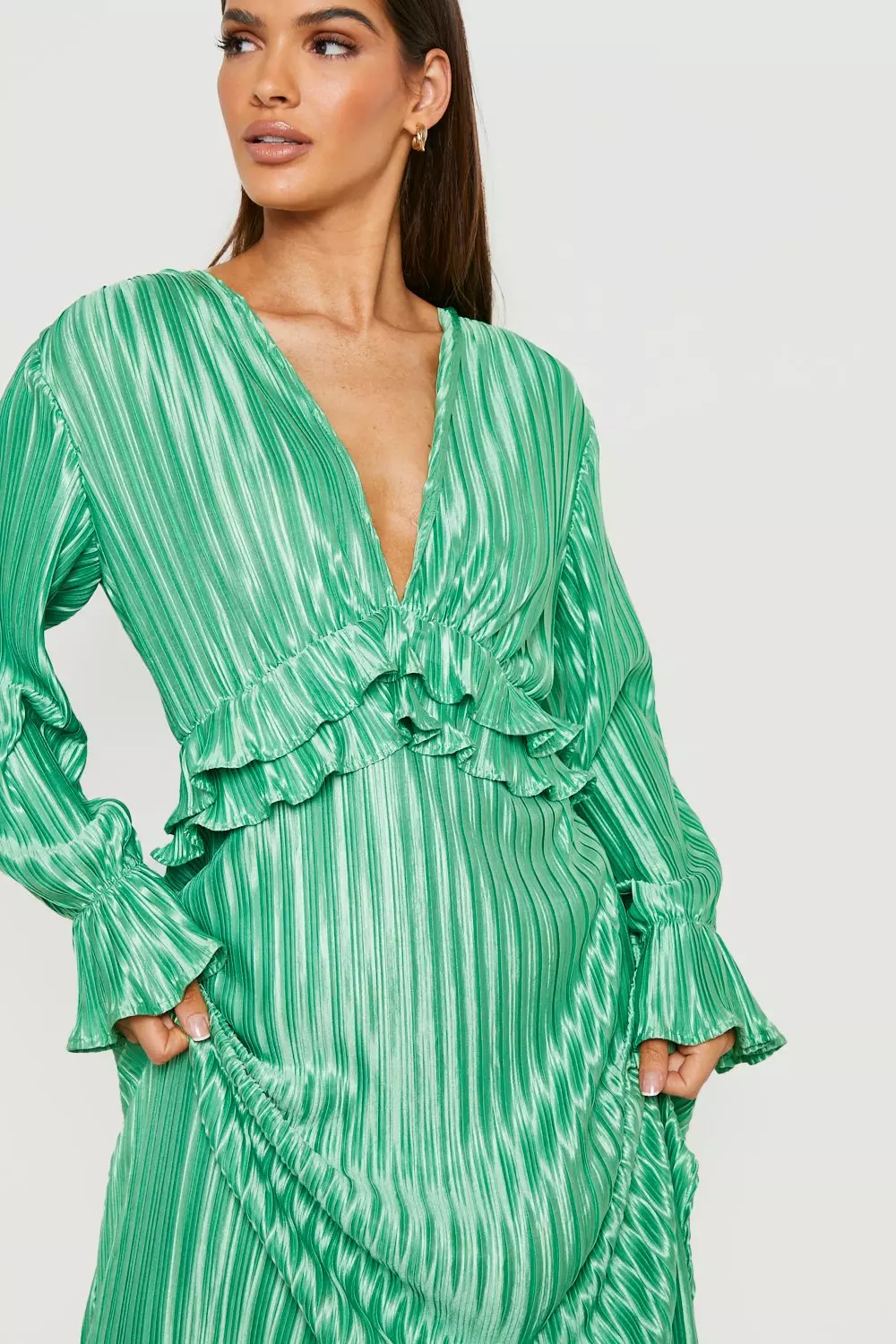 Green Pleated Plunge Ruffle Detail Maxi Dress alternative image