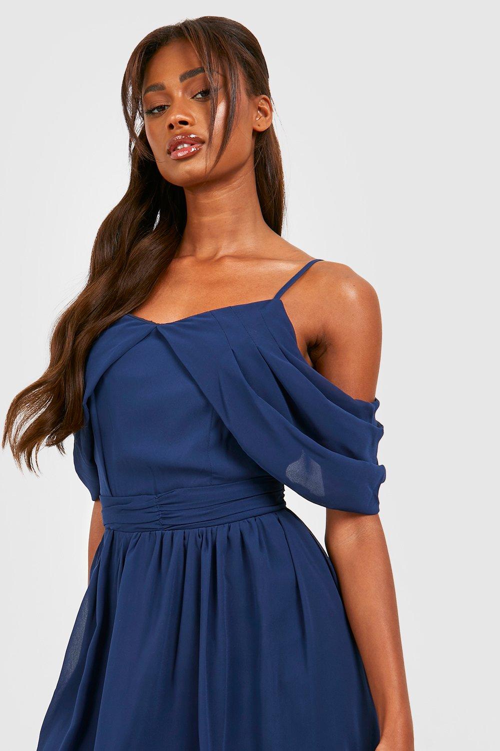 Vestido midi de chifón drapeado con hombros descubiertos | boohoo