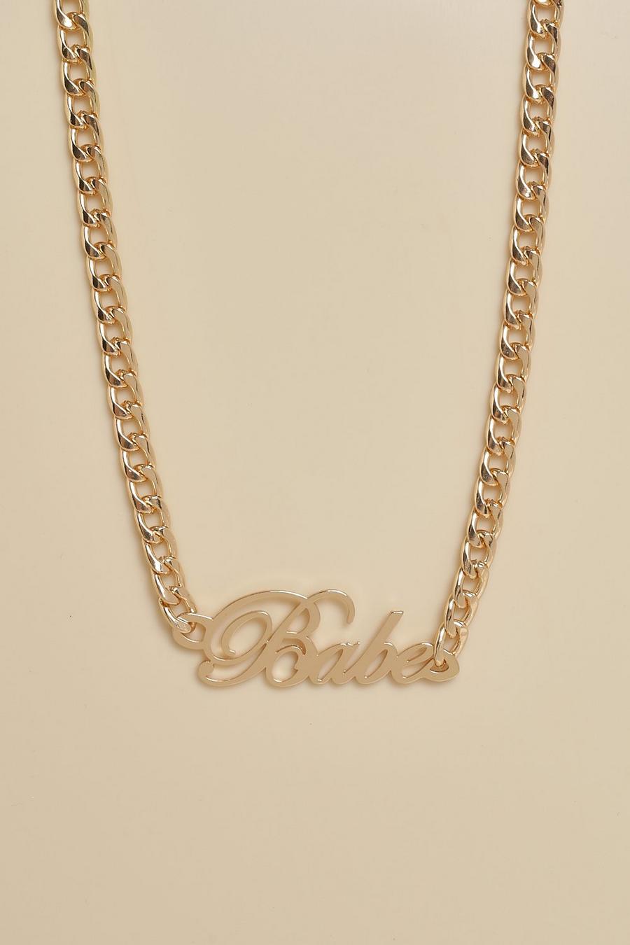 זהב שרשרת ממתכת ממוחזרת עם תליון בצורת המילה Babe  image number 1