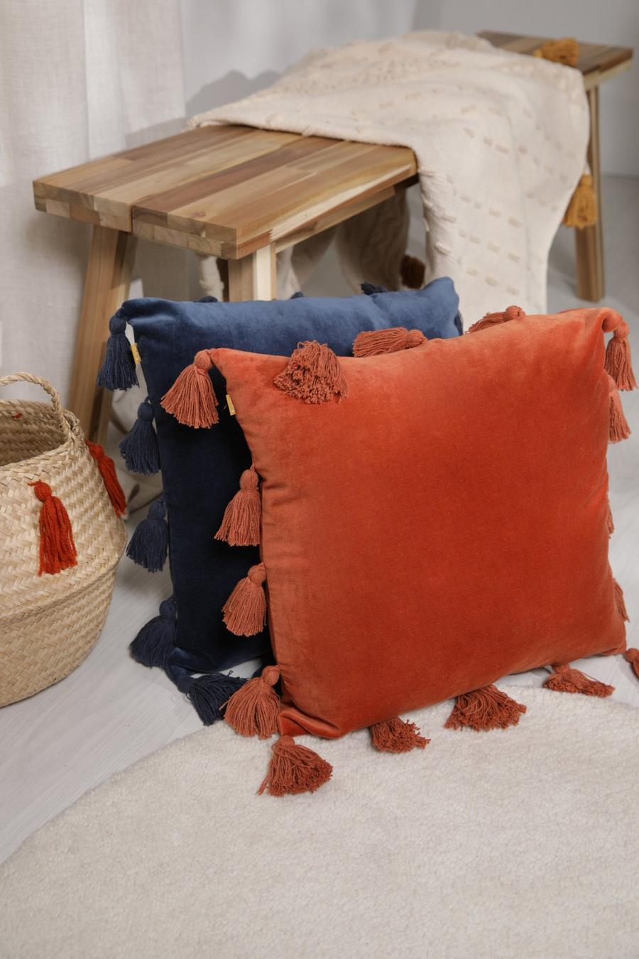 Cuscino in velluto con nappe, Burnt orange arancio image number 1
