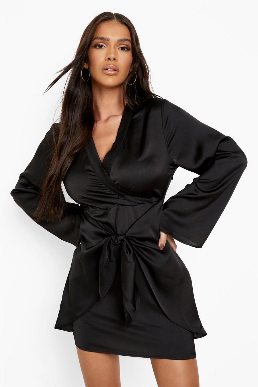 Black Skiftklänning i satin med knut image number 1