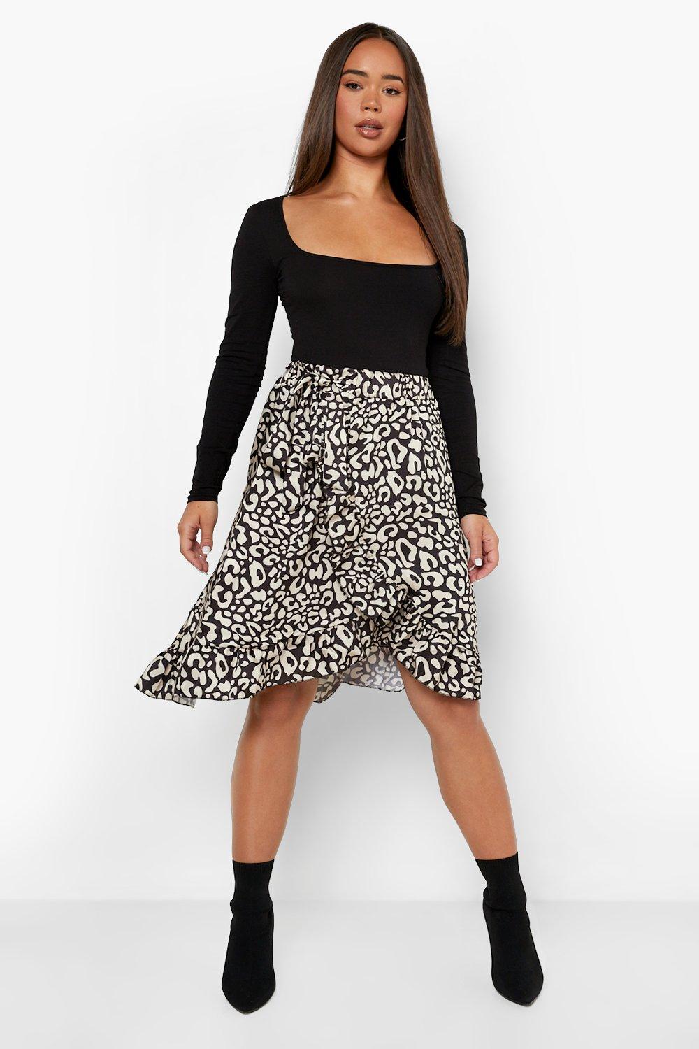 Boohoo exclusive satin wrap midi outlet skirt in spot print