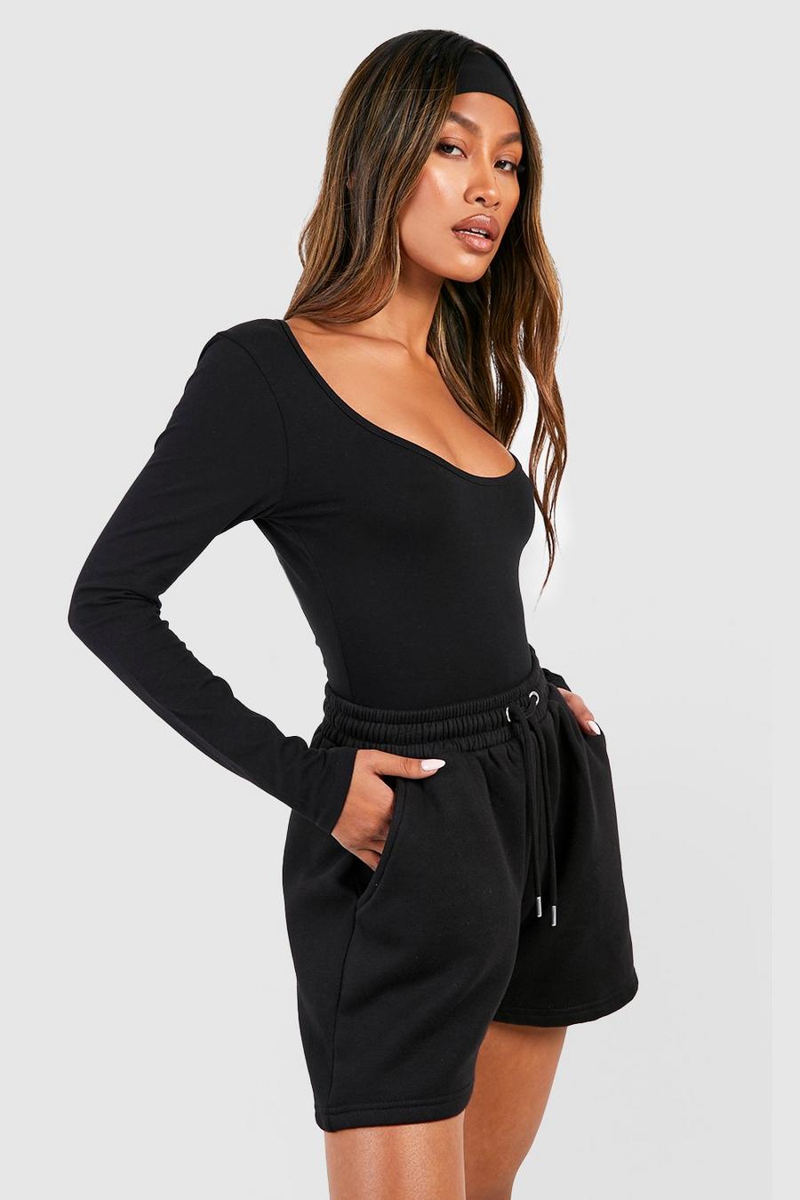 https://media.boohoo.com/i/boohoo/fzz33944_black_xl/female-black-basic-long-sleeve-scoop-neck-bodysuit/?w=900&qlt=default&fmt.jp2.qlt=70&fmt=auto&sm=fit