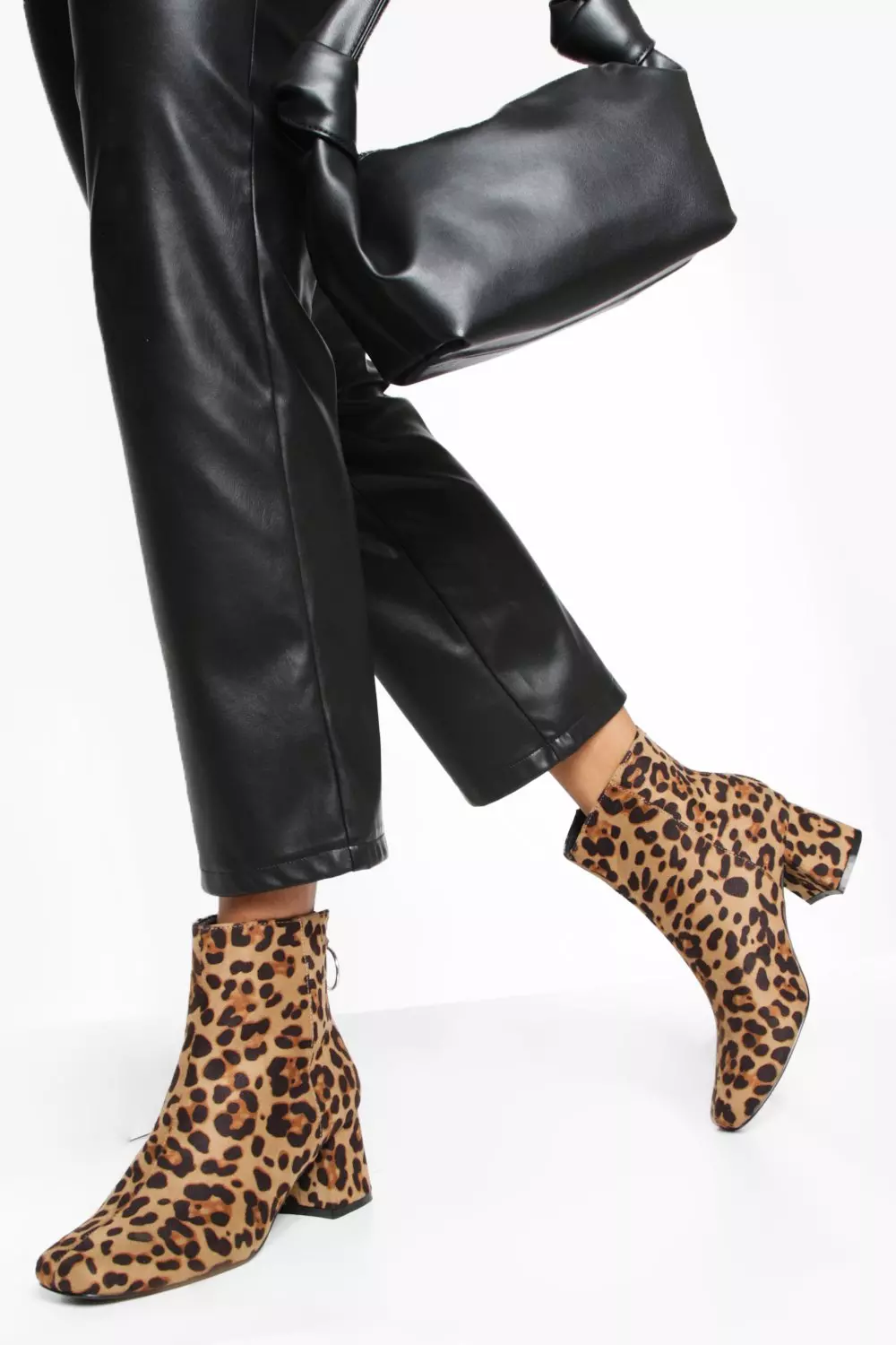 Stradivarius 2024 leopard boots