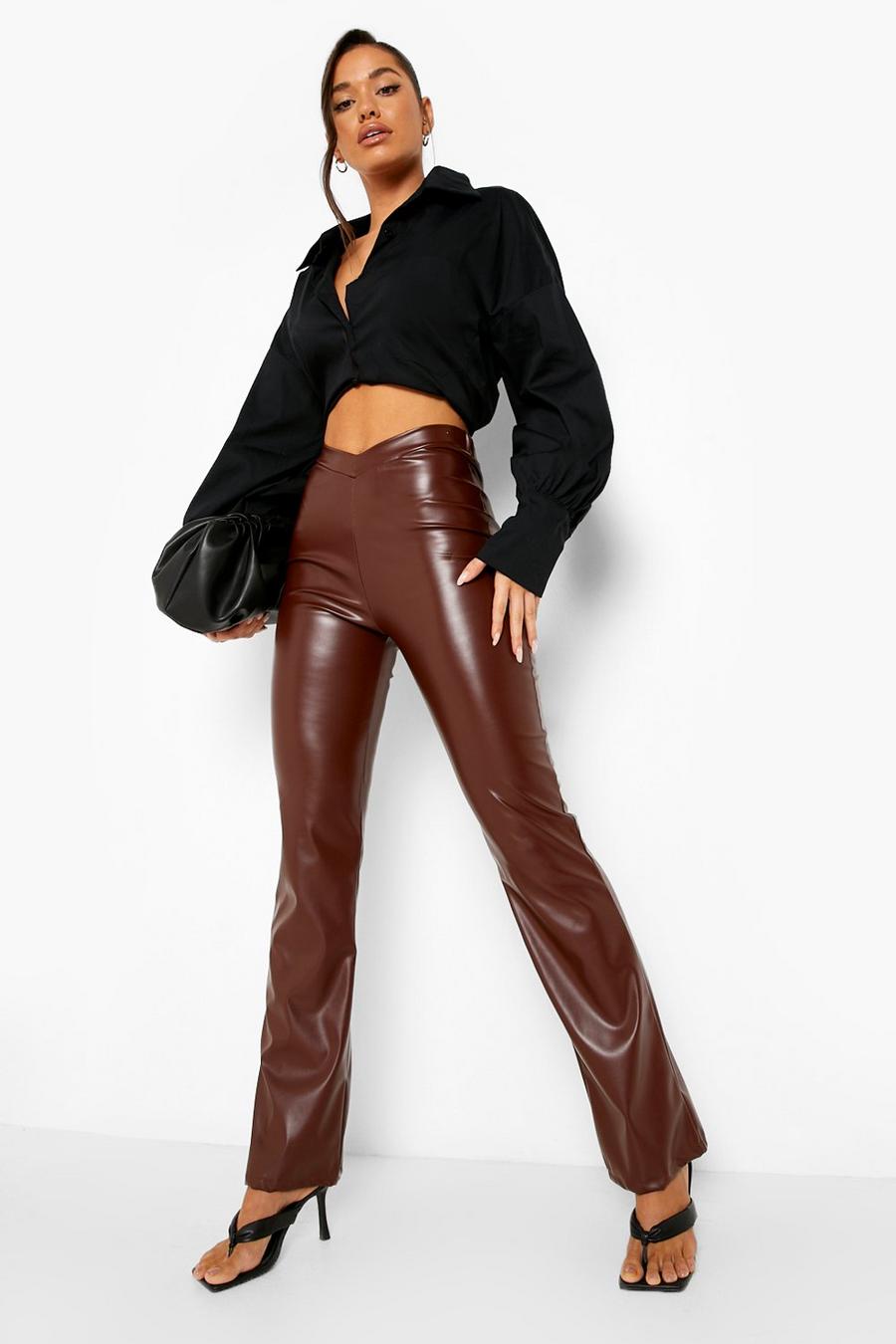 Pantalón de pernera recta y cuero sintético con cintura de pico, Chocolate image number 1