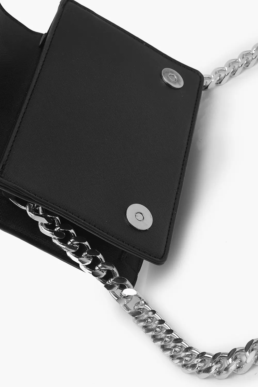 Black handbag with silver chain online strap