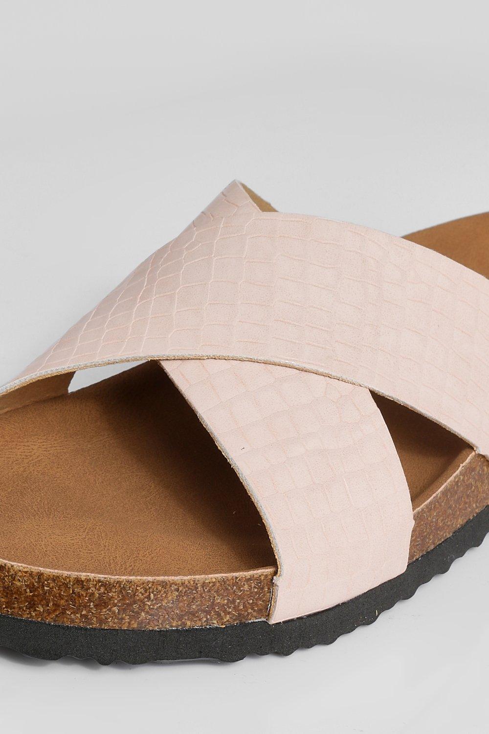 Brede Gekruiste Slippers Met Voetbed boohoo