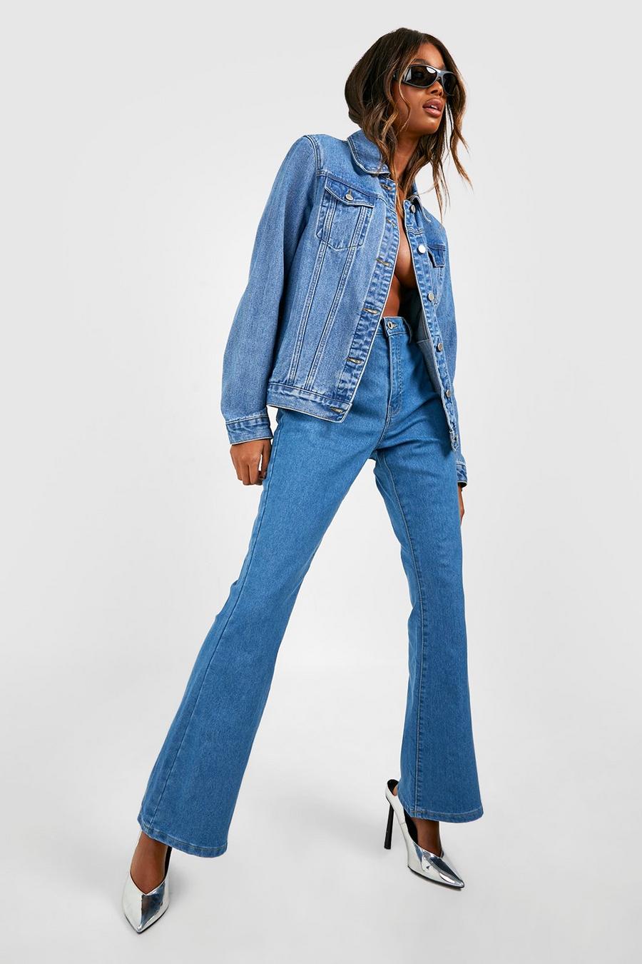 Mid wash Jeans med hög midja och utsvängda ben image number 1