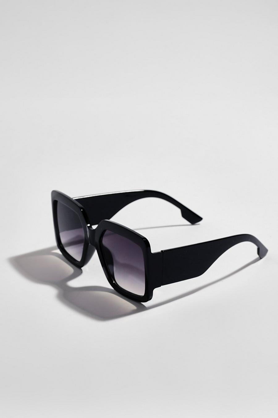 Black Oversized Sunglasses image number 1