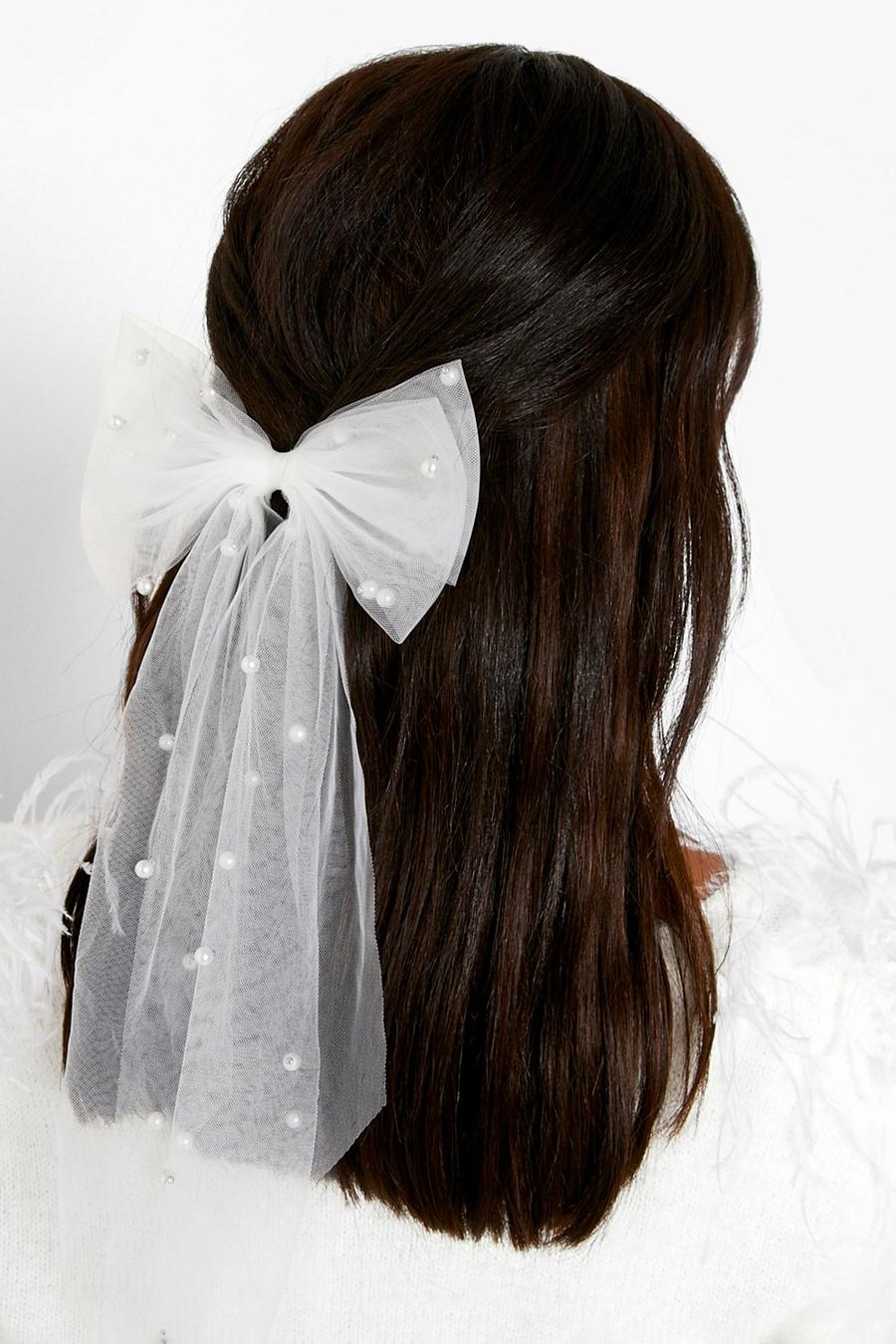 Pinza para el pelo llamativa con lazo de malla y perlas, White bianco image number 1