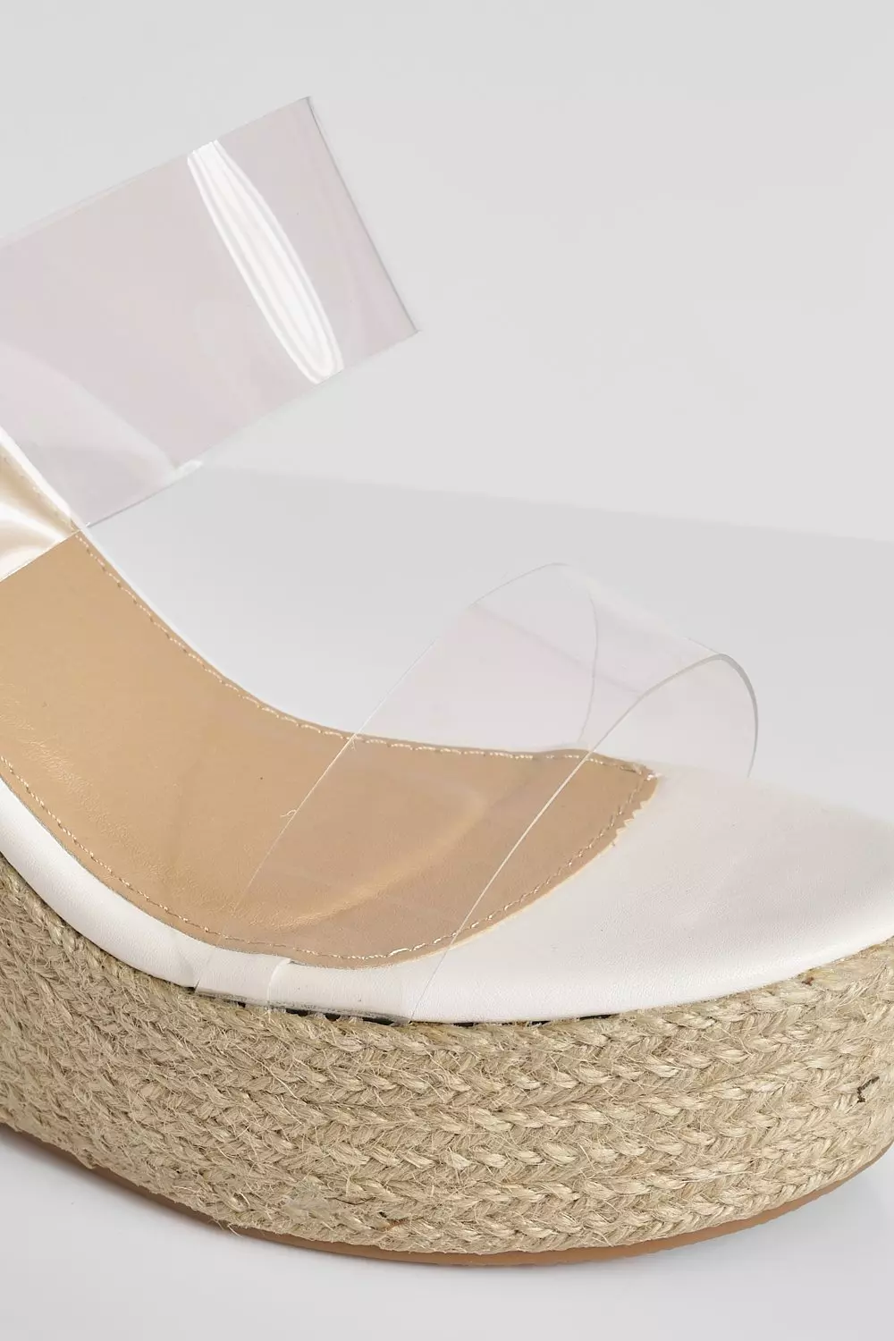 White صندل بكعب عريض شفاف و بشريطين  صورة بديلة