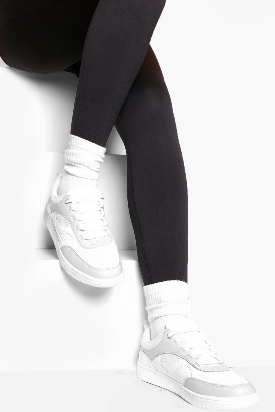 אפור נעלי ספורט עם חלק עליון נמוך ופאנל בד רשת בצבעים מנוגדים image number 1