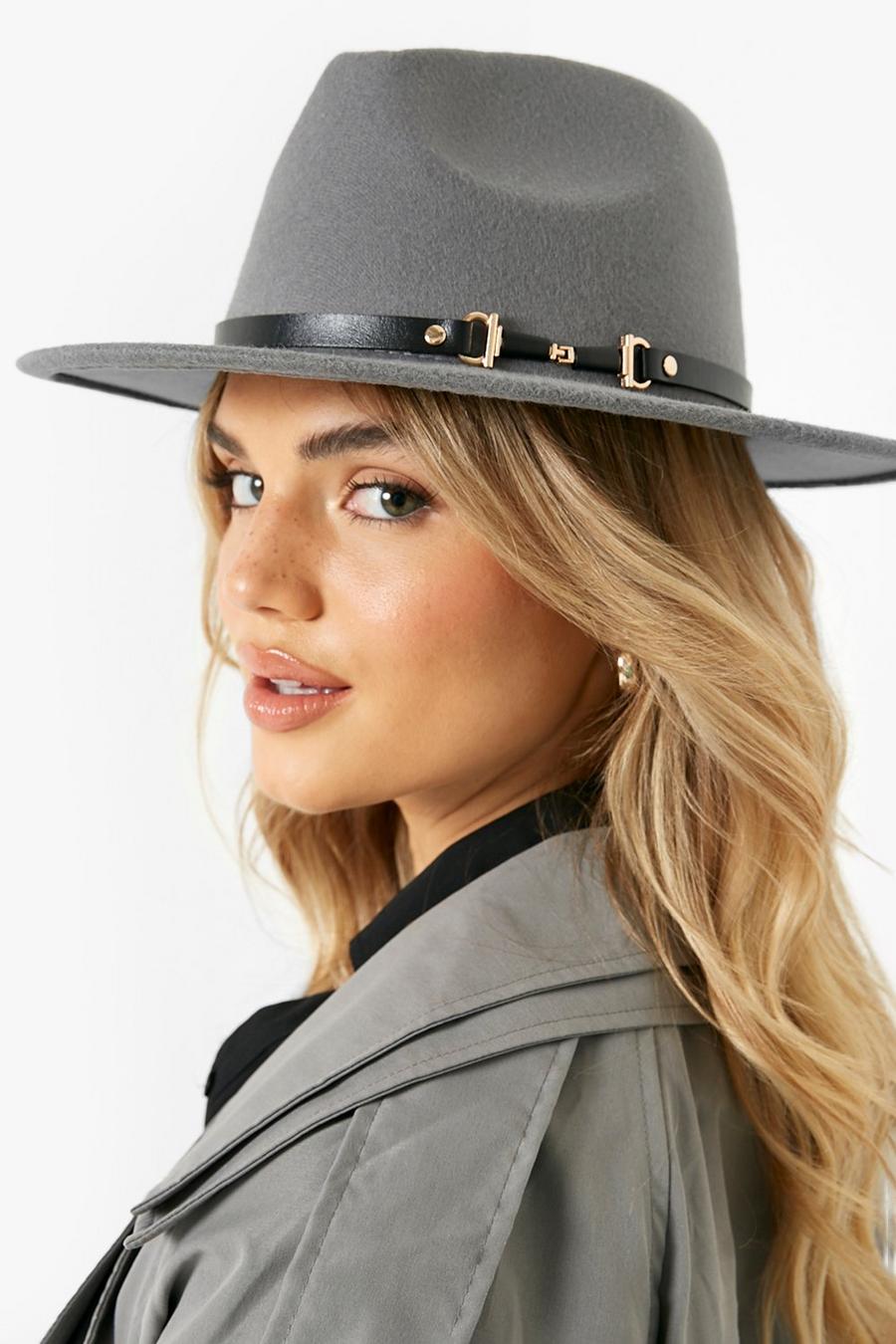 אפור grey כובע פדורה עם עיטור אבזם