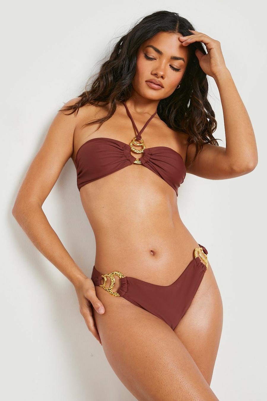 Chocolate Bikinitrosa med hög benskärning och guldiga ringar image number 1
