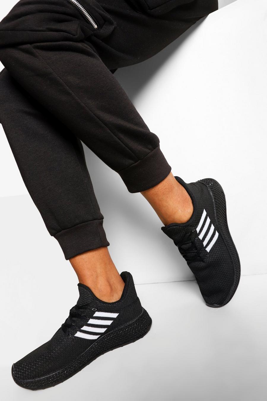 Black Side Stripe Basic Running Sneakers image number 1