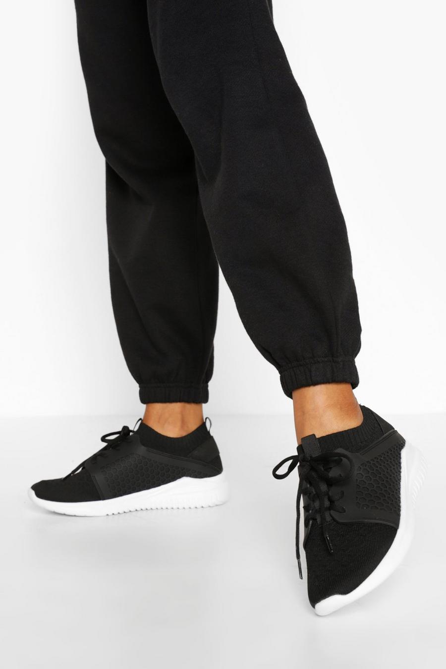 שחור נעלי ספורט לנשים עם בד רשת image number 1
