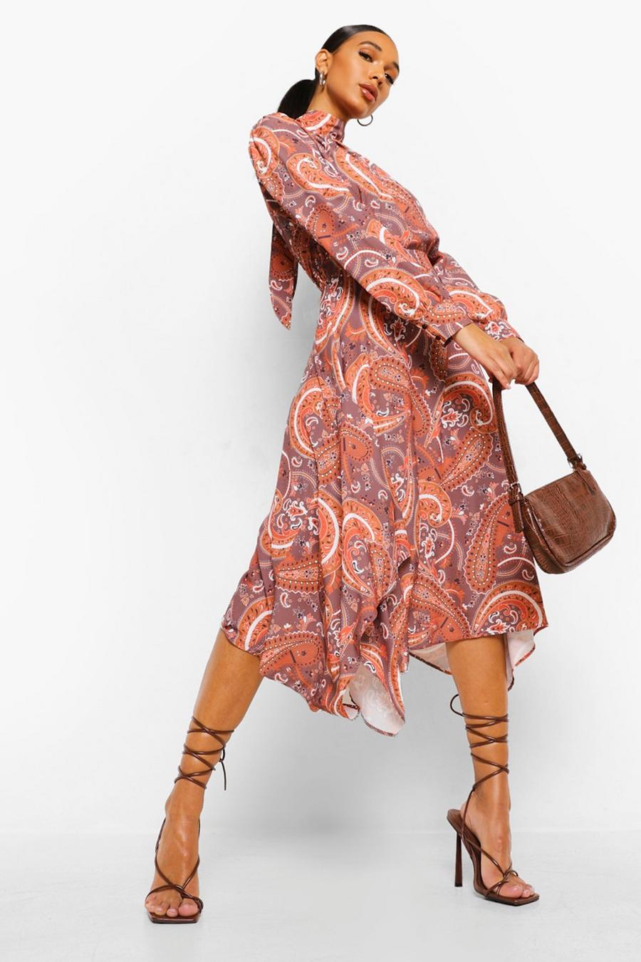 Brown Paisleymönstrad klänning med knytdetalj och ojämn kant image number 1