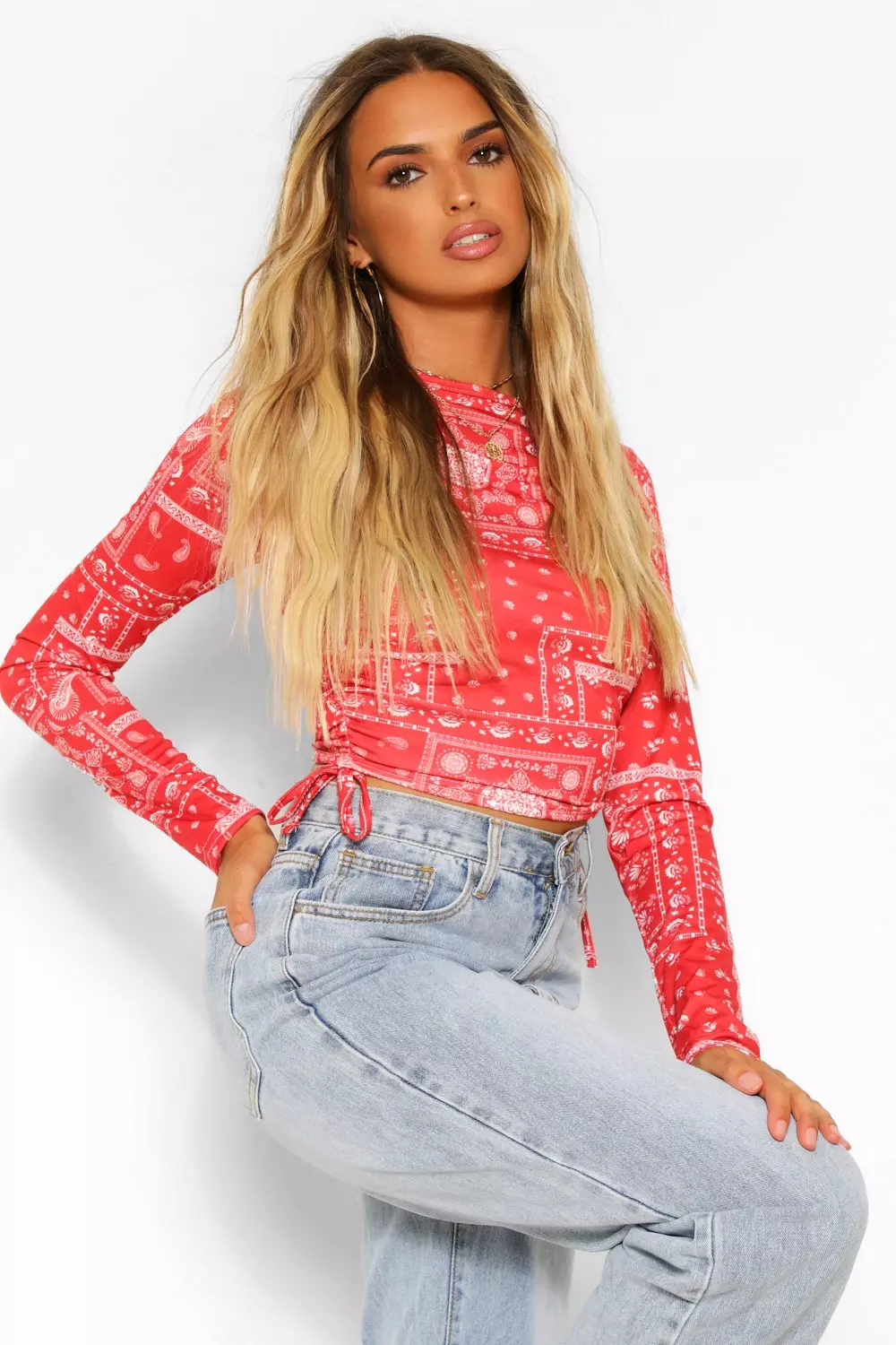 Black Bandanna Print Ruched Side Long Sleeve Crop صورة بديلة