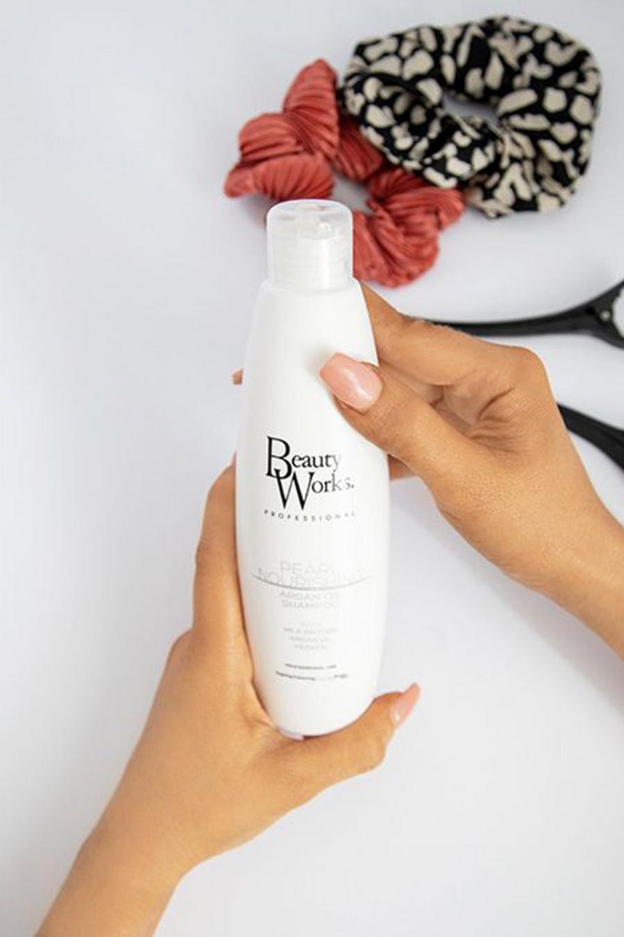 White blanc Beauty Works Pearl Nourishing Shampoo 250ml