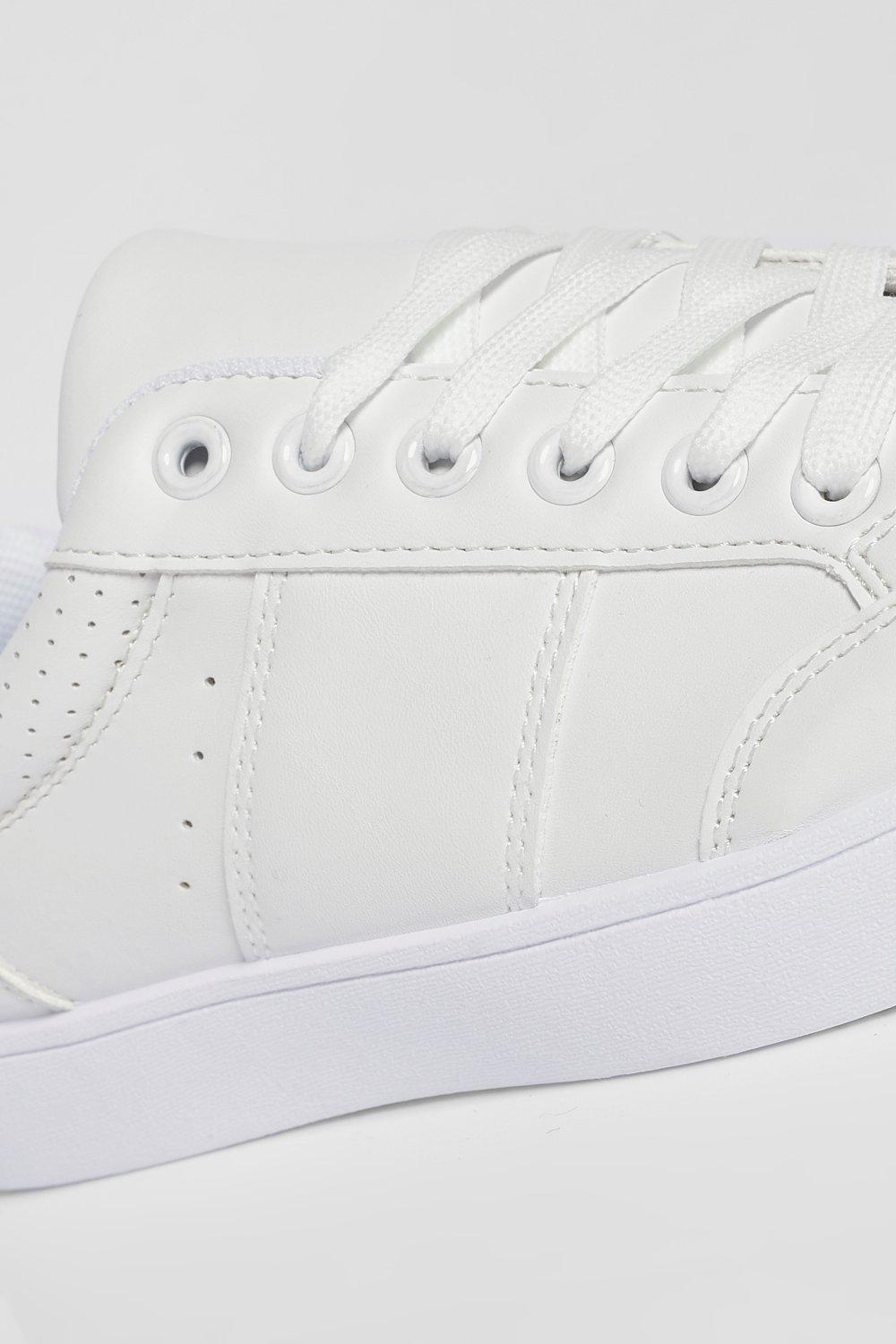 white flat tennis shoes