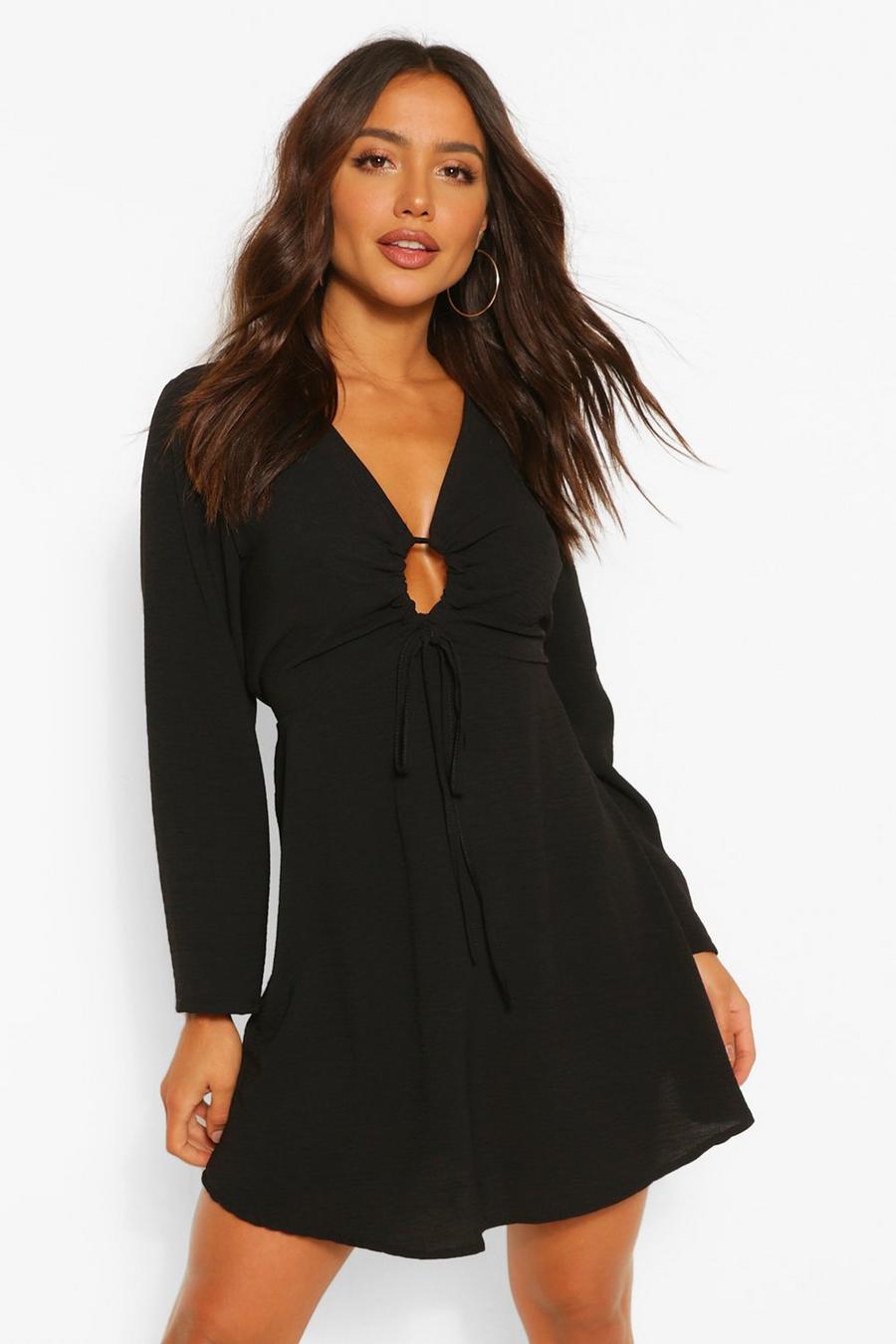 שחור שמלת שיפט ארוגה עם קפלים ועיצוב חור מנעול image number 1